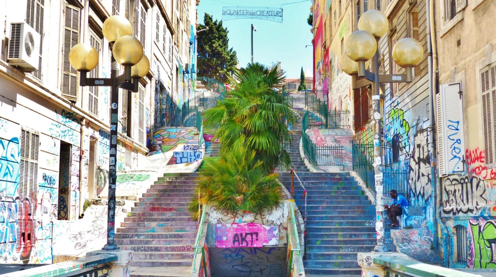 Les escaliers colorés du Cours Julien à Marseille
